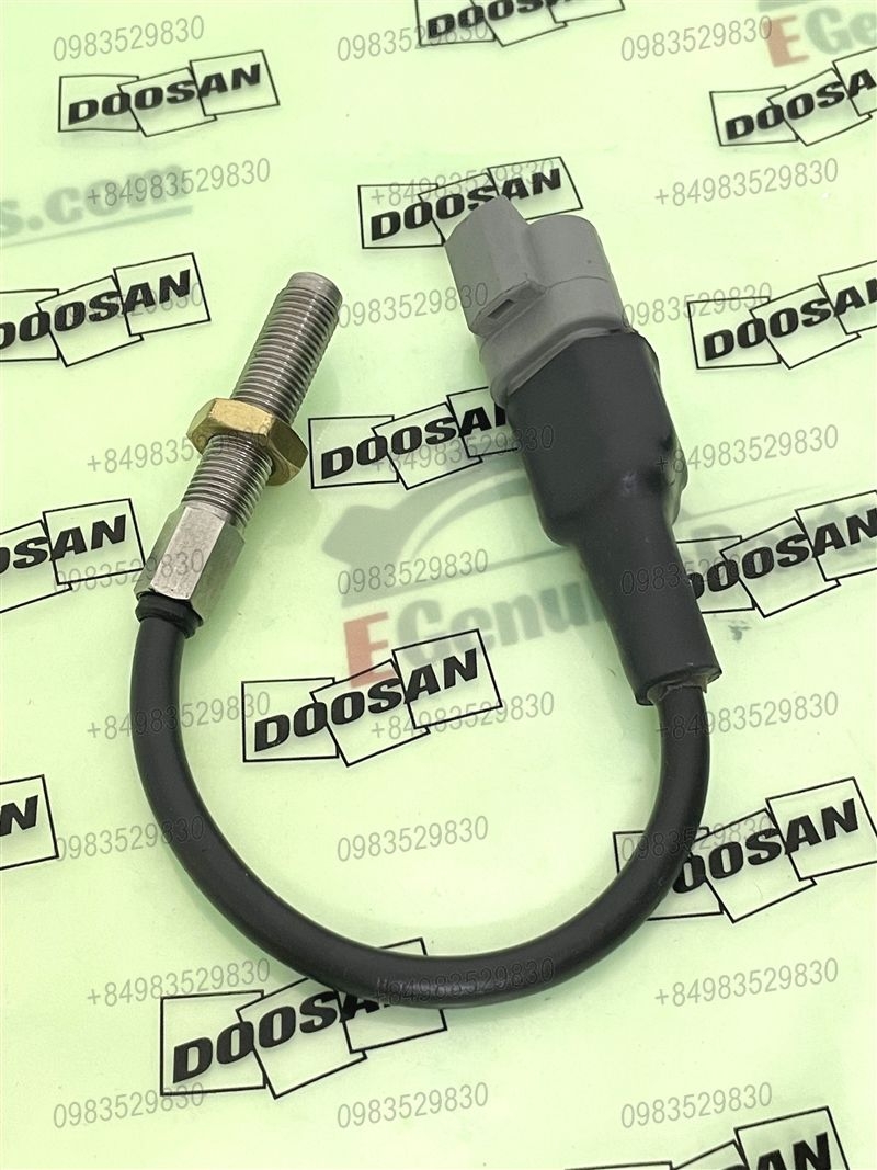 Cảm biến tốc độ vòng tua ở hộp số Doosan DX55W~